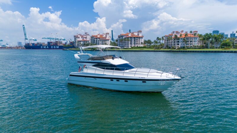 50ft Azimut available in Miami with 1 Jet Ski included for one hrs. - Image 42